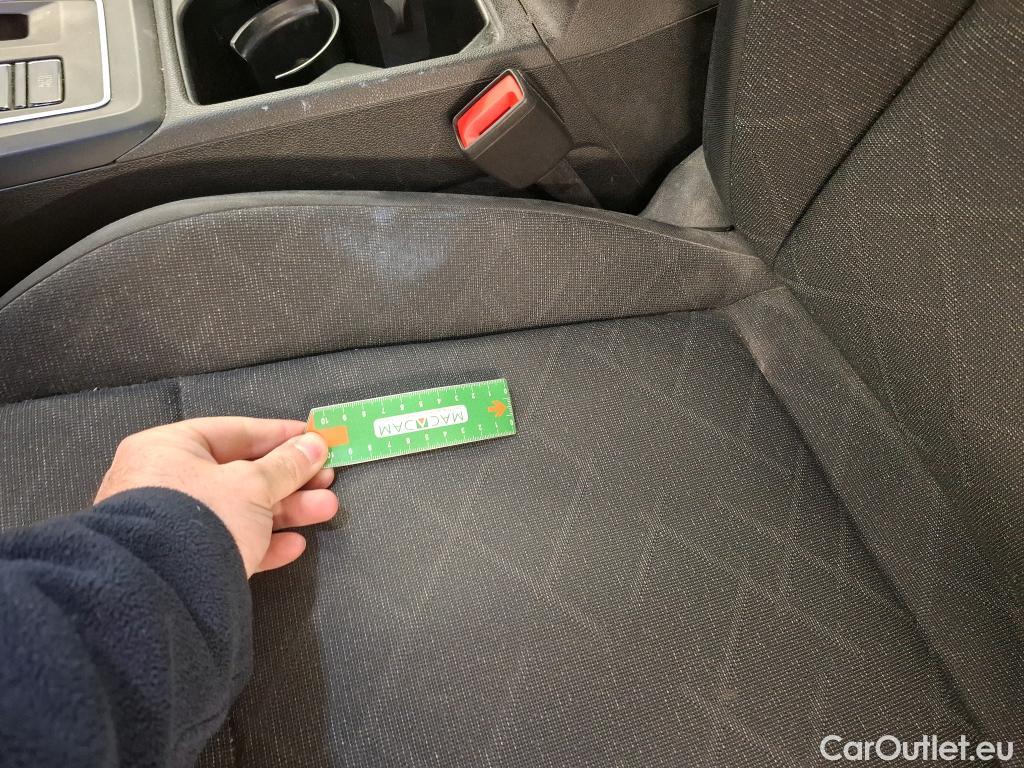 Volkswagen  Golf  VOLKSWAGEN / 2020 / 5P / Berline 2.0 TDI SCR 150 DSG7 Life #31