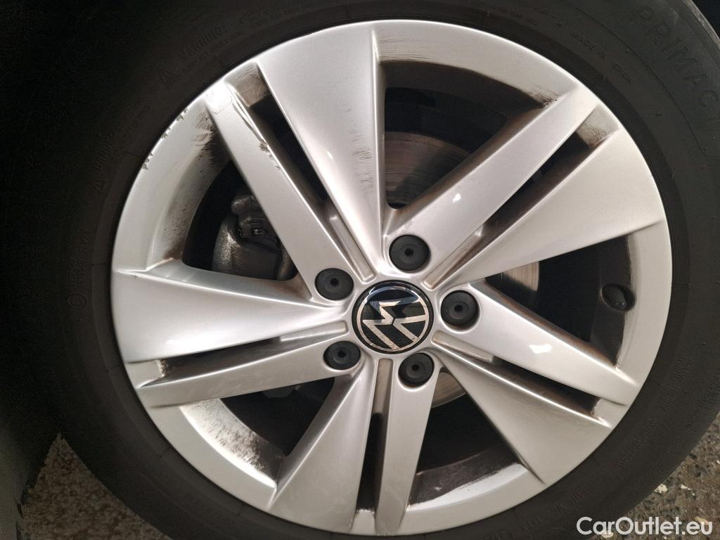 Volkswagen  Golf  VOLKSWAGEN / 2020 / 5P / Berline 2.0 TDI SCR 150 DSG7 Life #40