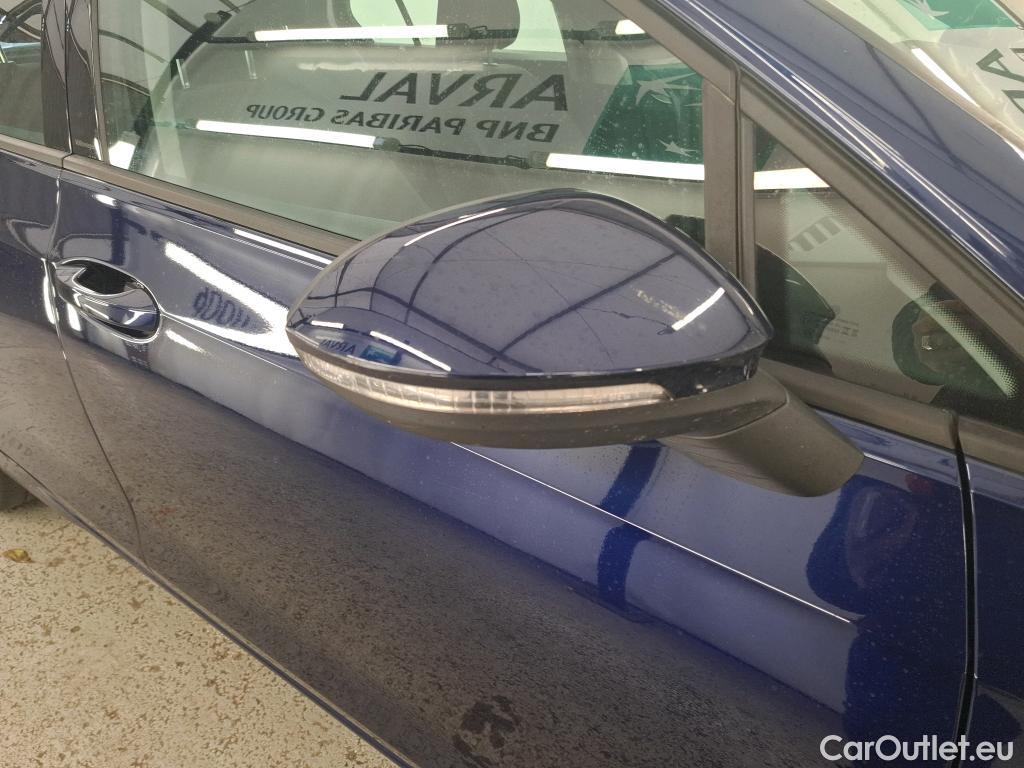 Volkswagen  Golf  VOLKSWAGEN / 2020 / 5P / Berline 2.0 TDI SCR 150 DSG7 Life #37