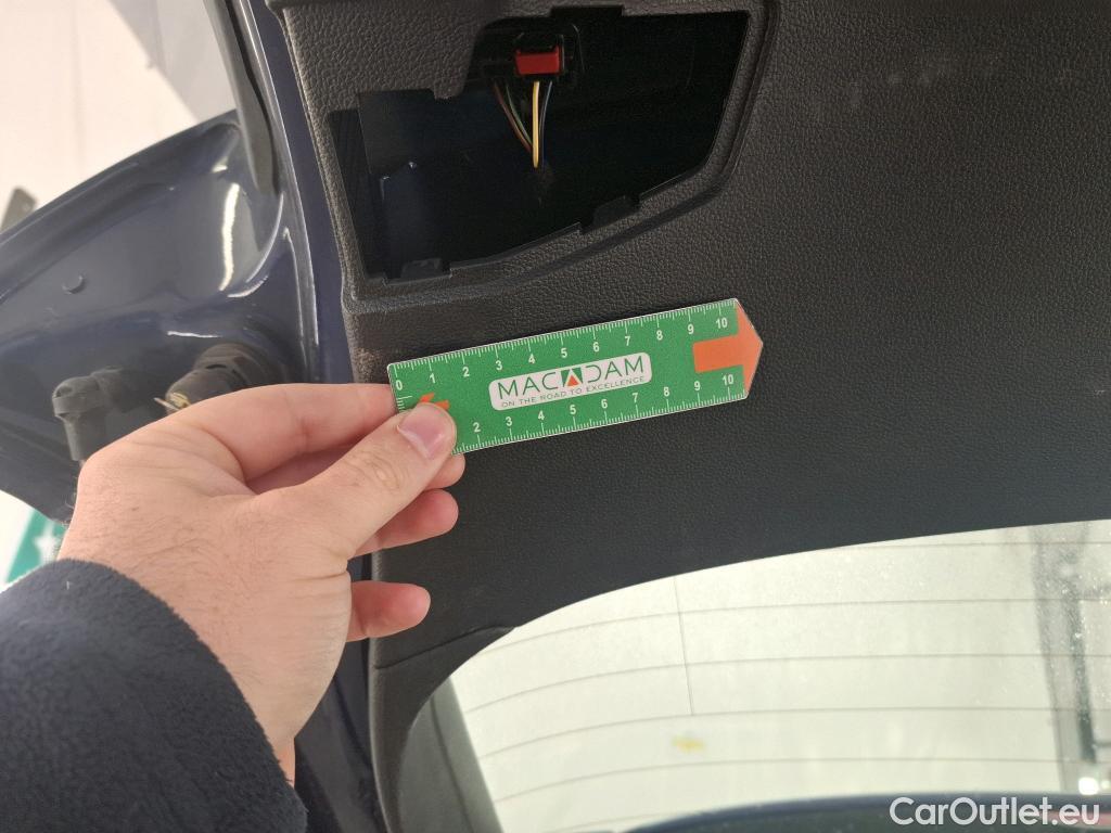 Volkswagen  Golf  VOLKSWAGEN / 2020 / 5P / Berline 2.0 TDI SCR 150 DSG7 Life #36