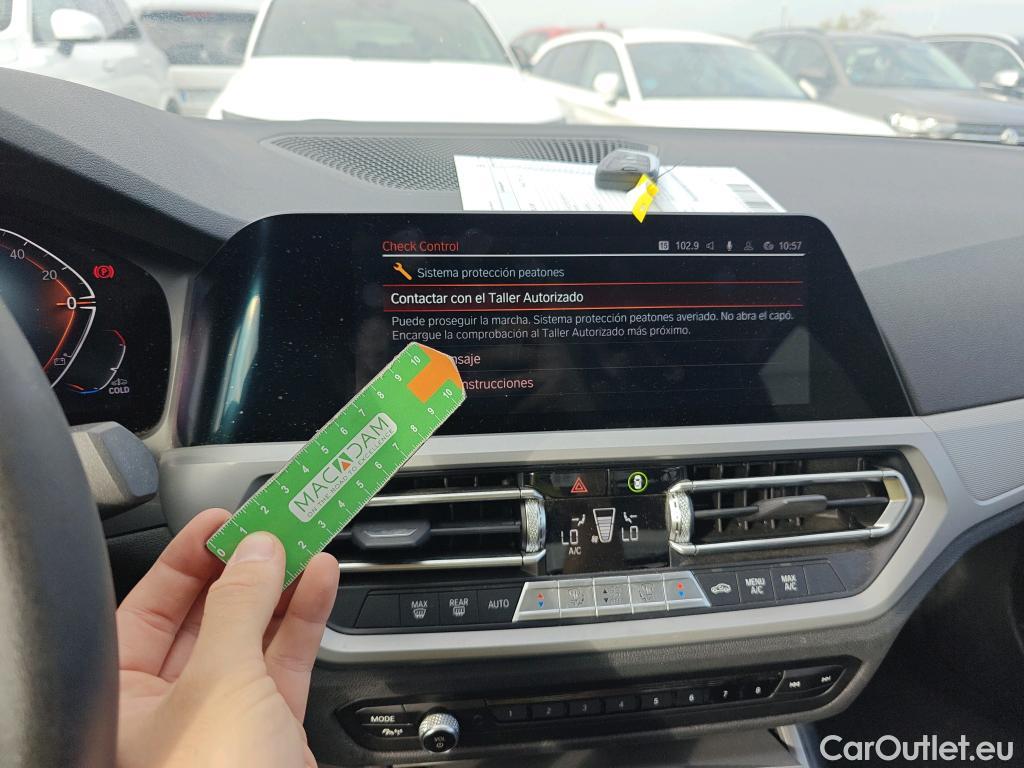  Bmw  Serie 3 BMW  / 2018 / 4P / sedán 318d Auto. #53