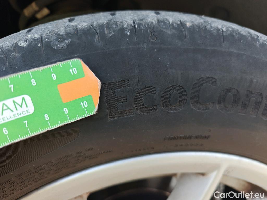  Bmw  Serie 3 BMW  / 2018 / 4P / sedán 318d Auto. #21