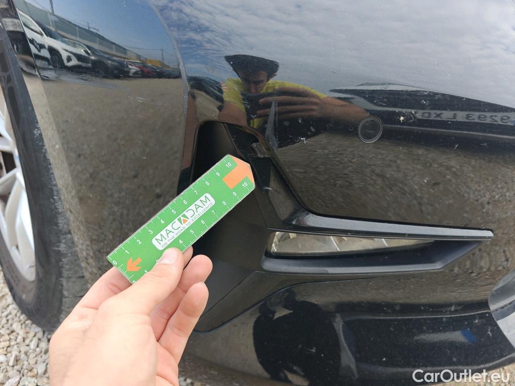  Bmw  Serie 3 BMW  / 2018 / 4P / sedán 318d Auto. #50