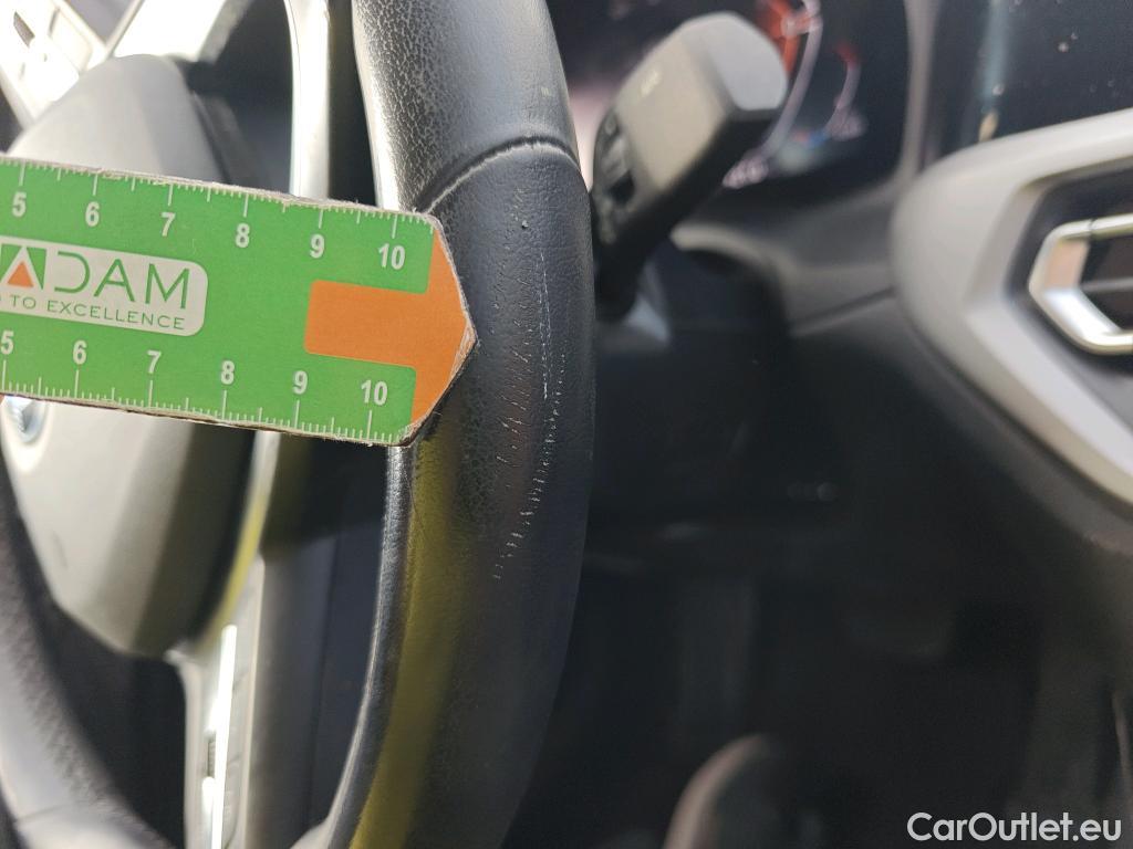  Bmw  Serie 3 BMW  / 2018 / 4P / sedán 318d Auto. #38