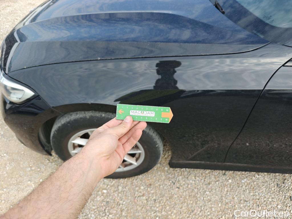  Bmw  Serie 3 BMW  / 2018 / 4P / sedán 318d Auto. #26