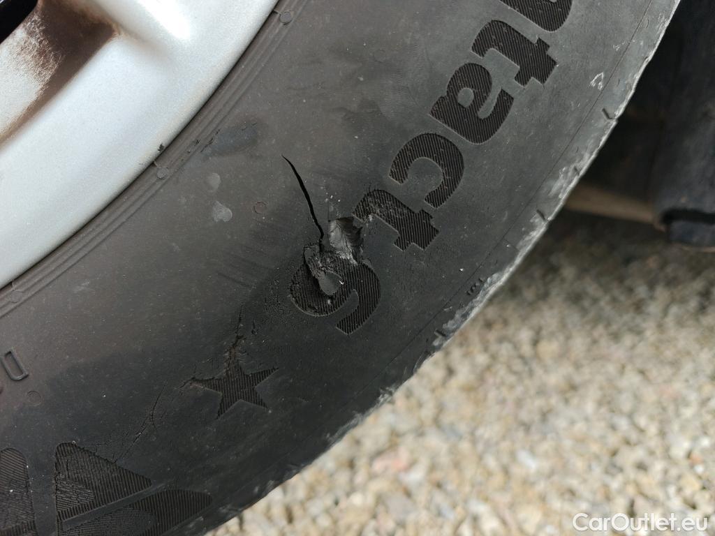  Bmw  Serie 3 BMW  / 2018 / 4P / sedán 318d Auto. #19