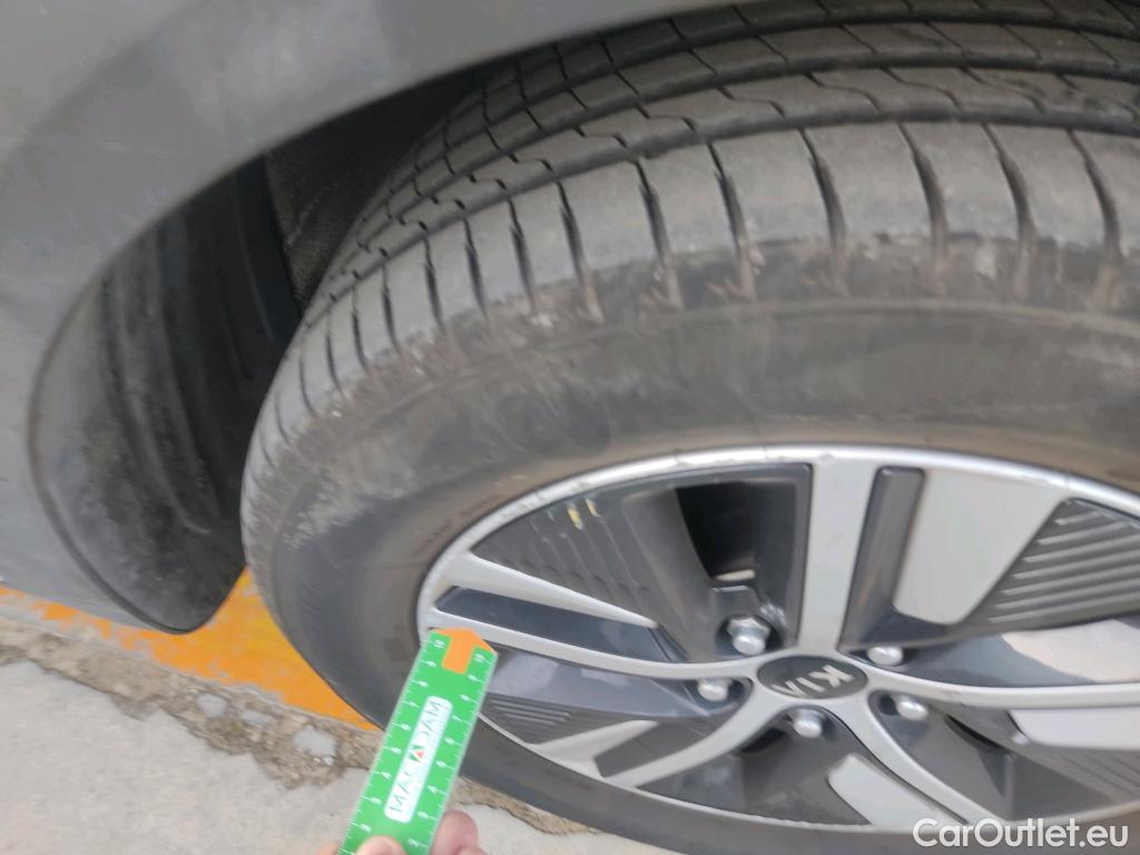  KIA  Niro KIA  PHEV / 2019 / 5P / crossover 1.6 GDi PHEV 104kW (141CV) Emotion #4