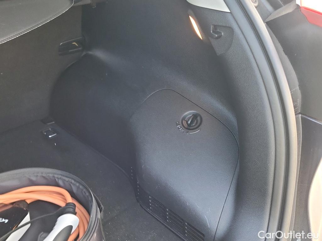 KIA  Niro KIA  / 2019 / 5P / crossover 1.6 GDi PHEV 104kW (141CV) Drive #15