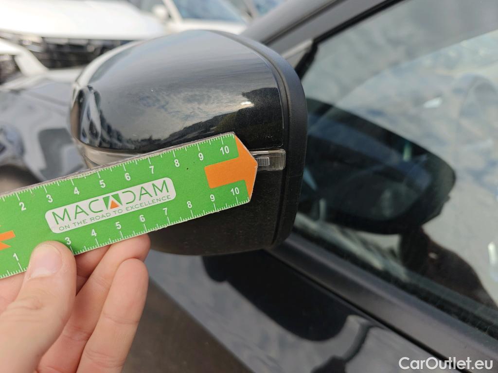  Bmw  Serie 3 BMW  / 2018 / 4P / sedán 318d Auto. #52