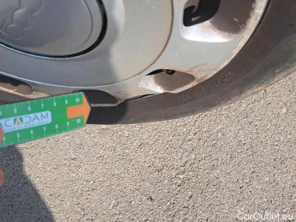  Fiat  500 FIAT  / 2015 / 3P / berlina con portón Pop 1.0 6v GSE 52KW (70 CV) #36