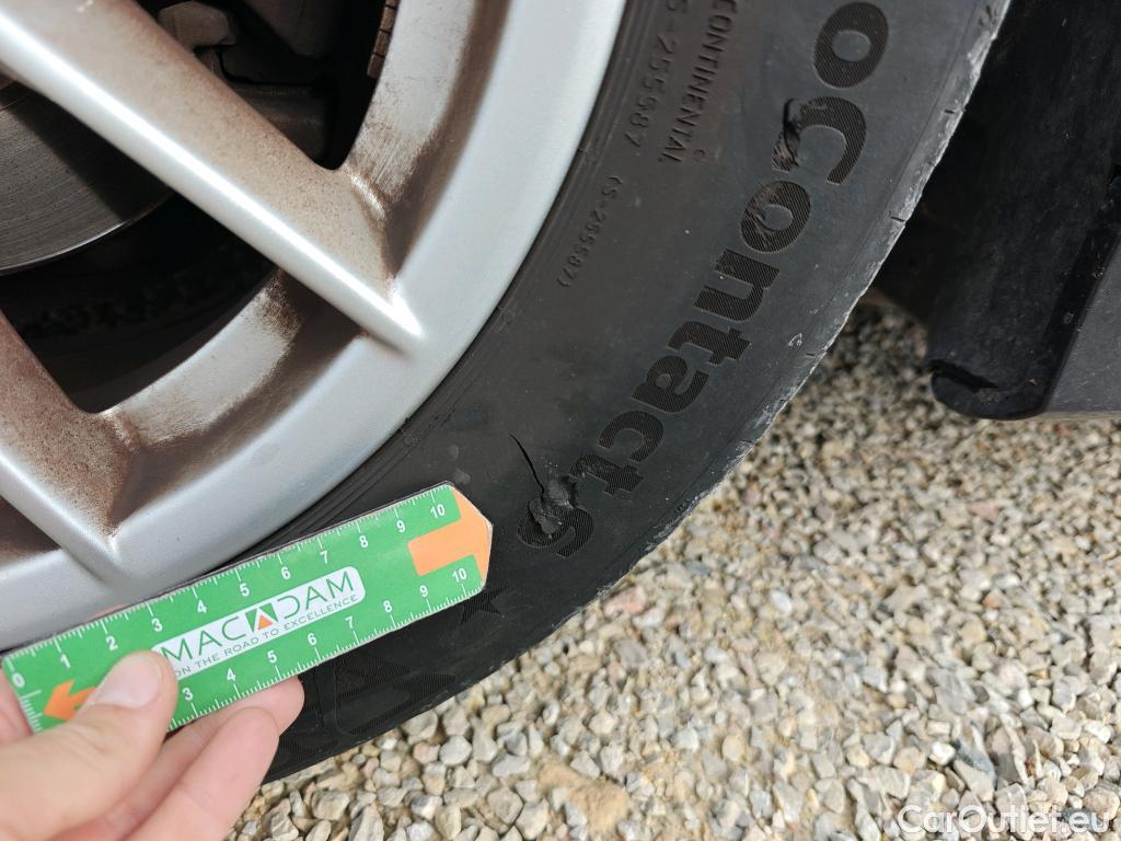  Bmw  Serie 3 BMW  / 2018 / 4P / sedán 318d Auto. #18