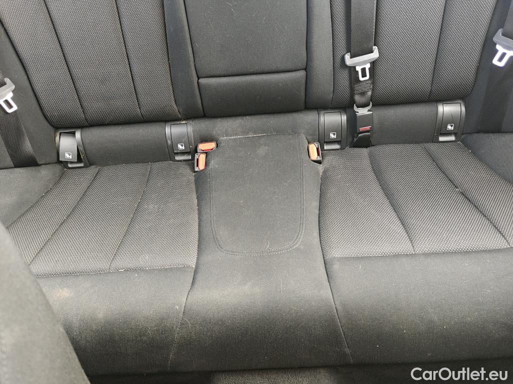  Bmw  Serie 3 BMW  / 2018 / 4P / sedán 318d Auto. #36