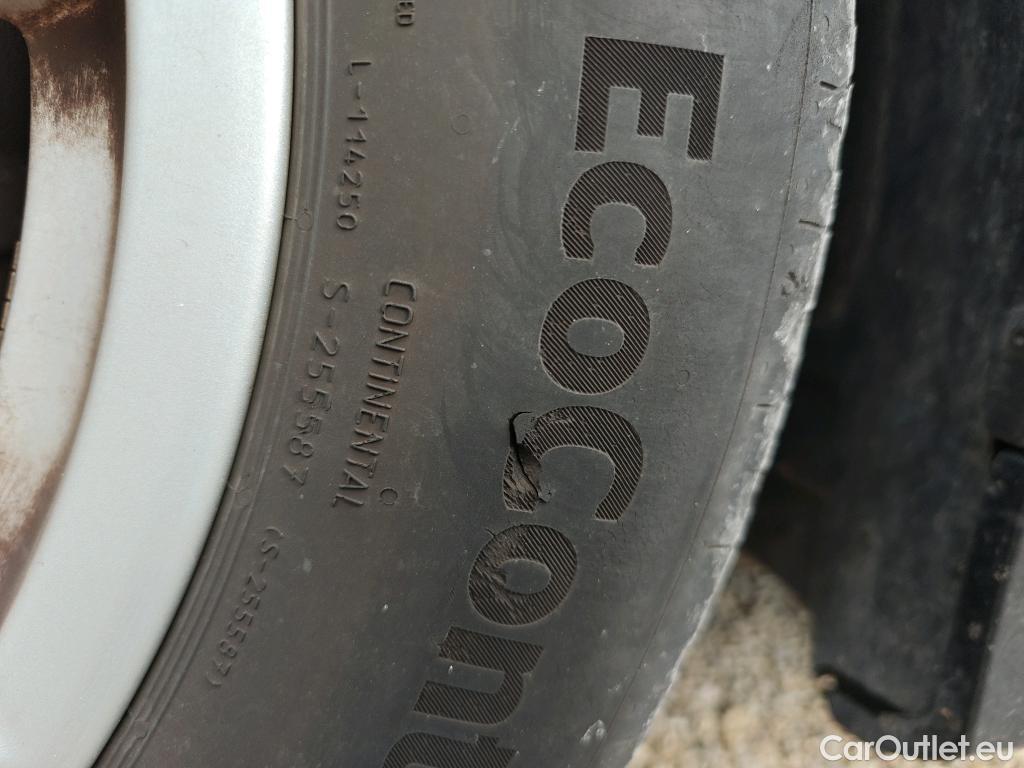  Bmw  Serie 3 BMW  / 2018 / 4P / sedán 318d Auto. #20