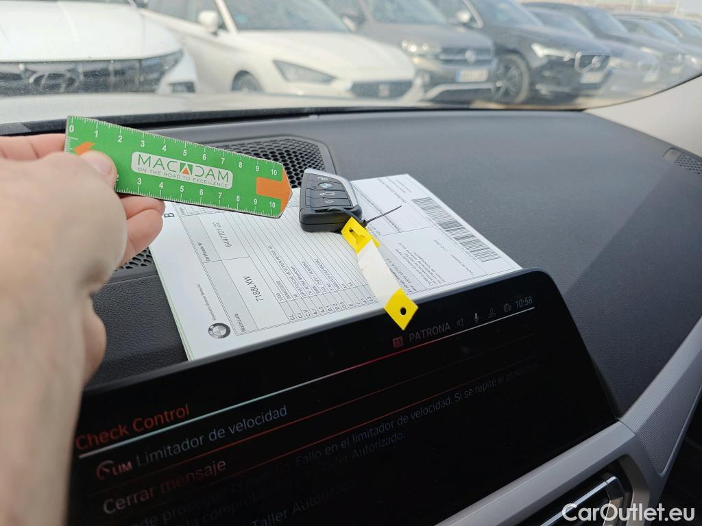  Bmw  Serie 3 BMW  / 2018 / 4P / sedán 318d Auto. #2