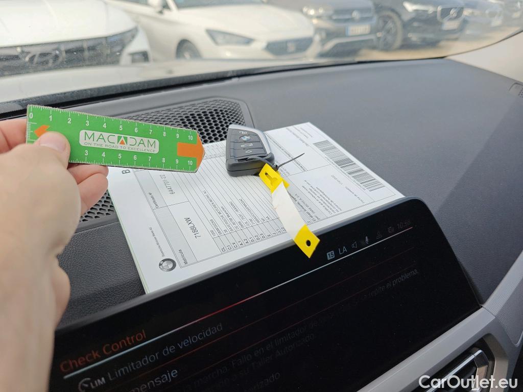  Bmw  Serie 3 BMW  / 2018 / 4P / sedán 318d Auto. #1