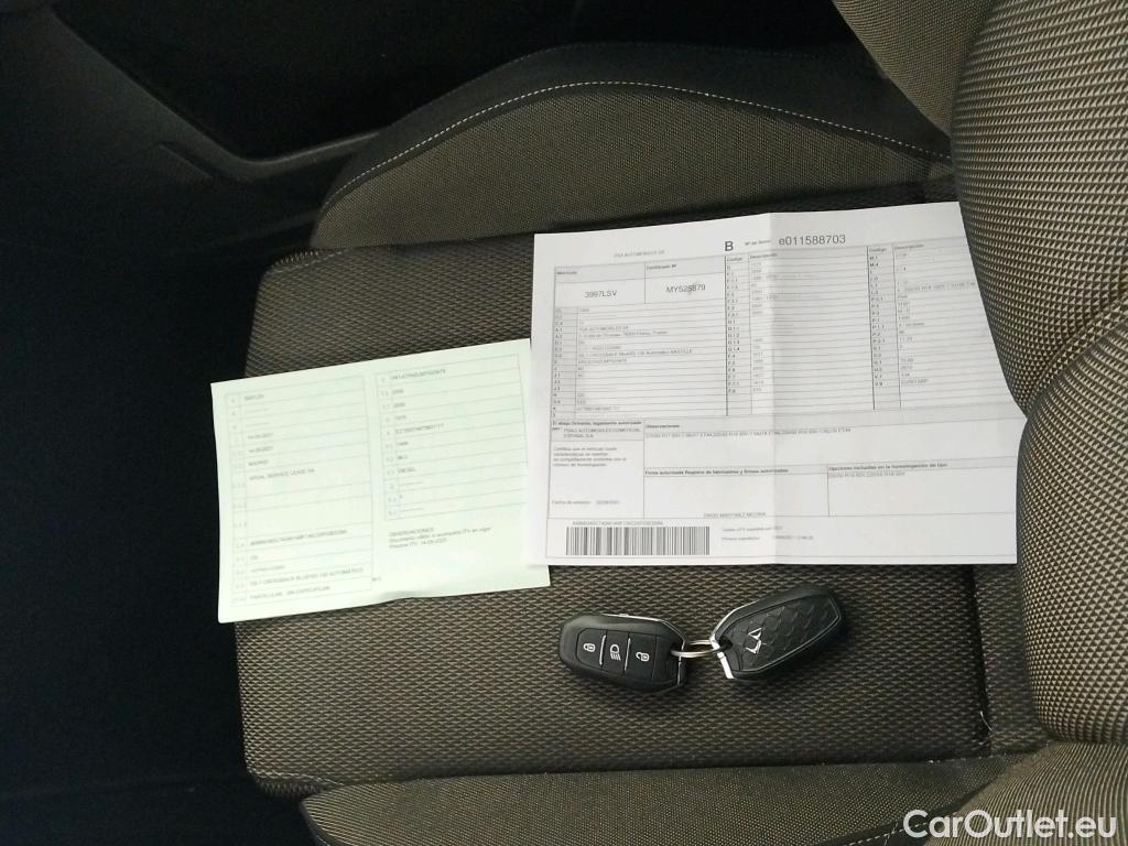 DS  DS7 DS DS 7 Crossback / 2017 / 5P / todoterreno BlueHDi DE 96kW (130CV) Auto. CHIC (AC) #9