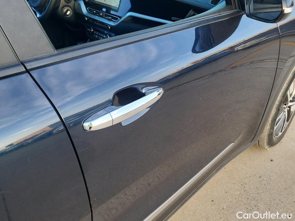 KIA  Niro KIA  / 2019 / 5P / crossover 1.6 GDi PHEV 104kW (141CV) Drive #3