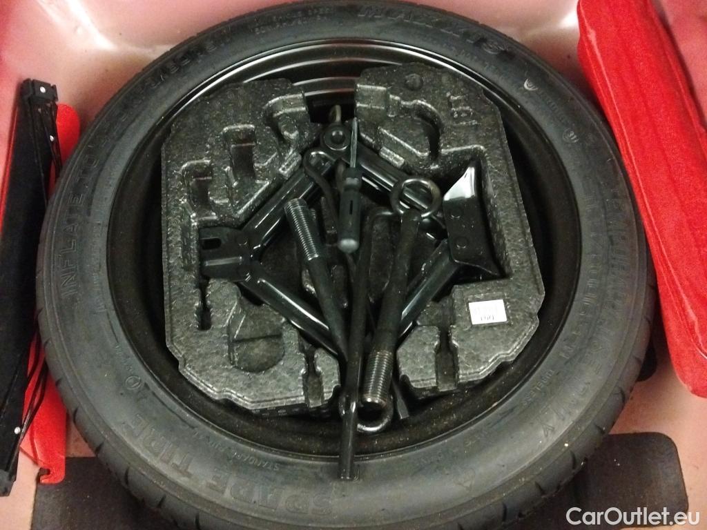 KIA  Niro KIA  / 2019 / 5P / crossover 1.6 GDi HEV 104kW (141CV) Drive #10