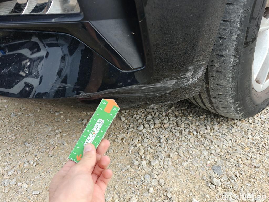  Bmw  Serie 3 BMW  / 2018 / 4P / sedán 318d Auto. #48