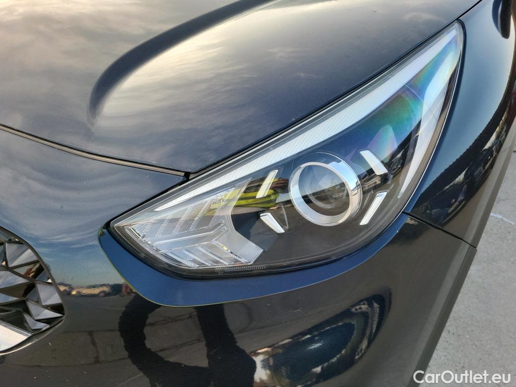 KIA  Niro KIA  / 2019 / 5P / crossover 1.6 GDi PHEV 104kW (141CV) Drive #18