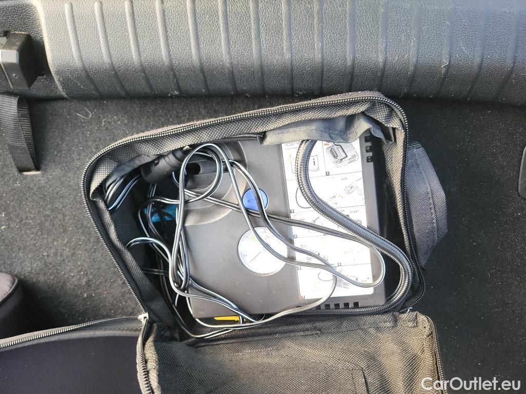 KIA  Niro KIA  / 2019 / 5P / crossover 1.6 GDi PHEV 104kW (141CV) Drive #10