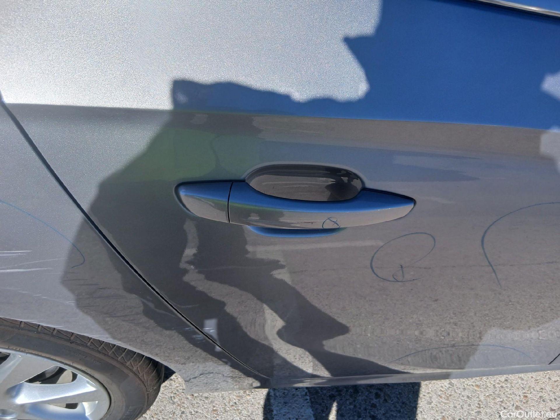 Opel  Corsa OPEL  / 2019 / 5P / berlina con portón 1.2T XHL 74kW (100CV) Elegance #40