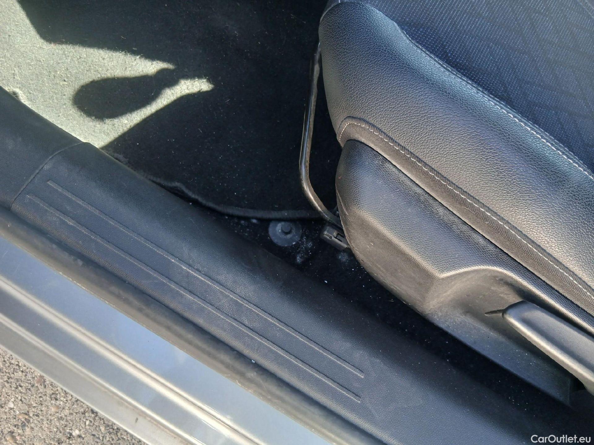 Opel  Corsa OPEL  / 2019 / 5P / berlina con portón 1.2T XHL 74kW (100CV) Elegance #3