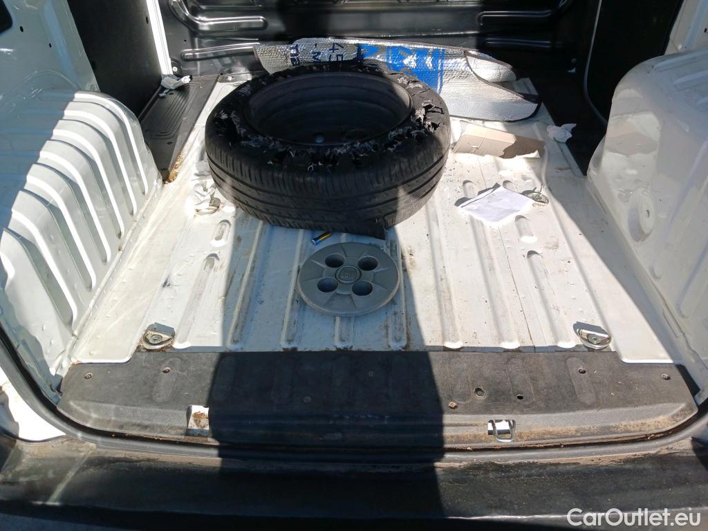 Fiat  Fiorino FIAT  / 2016 / 4P / furgón derivado de turismo Cargo SX N1 1.3 MJet 70 kW (95 CV) #40