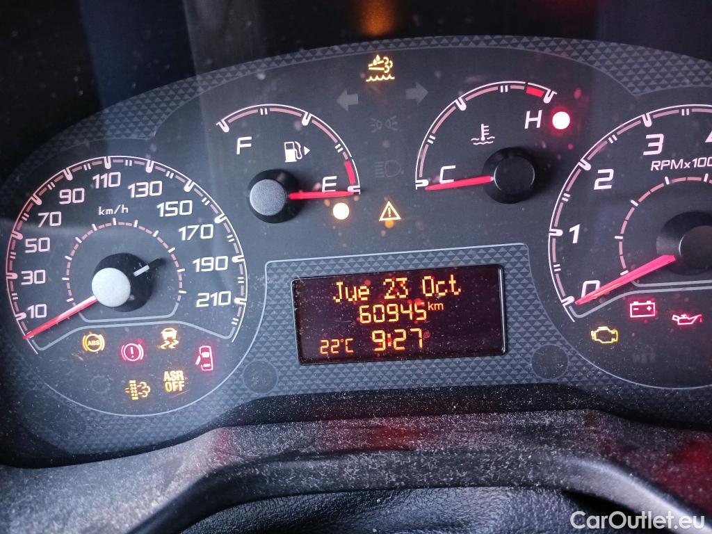 Fiat  Fiorino FIAT  / 2016 / 4P / furgón derivado de turismo Cargo SX N1 1.3 MJet 70 kW (95 CV) #5