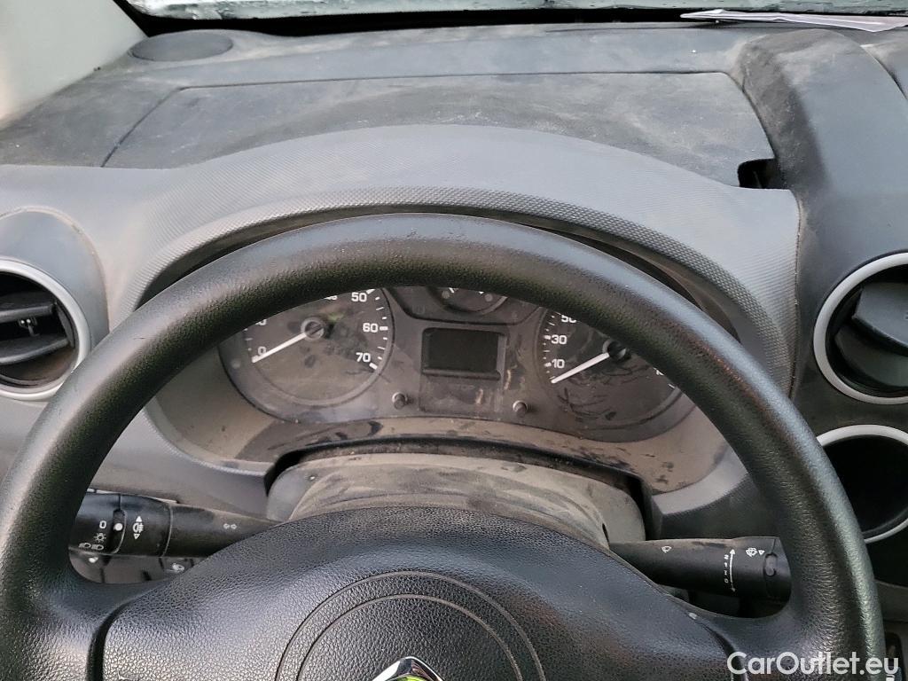  Citroen  Berlingo CITROEN  / 2015 / 3P / furgón derivado de turismo BlueHDi 74KW (100CV) #52