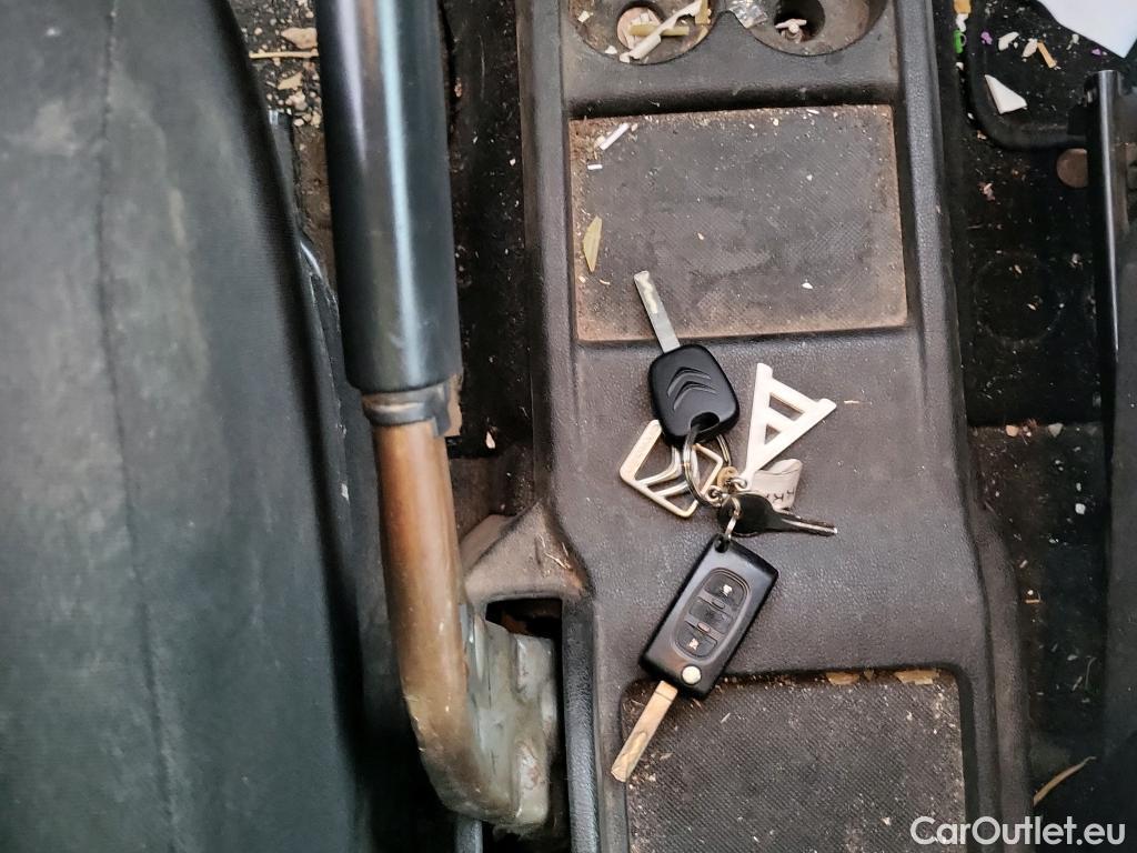  Citroen  Berlingo CITROEN  / 2015 / 3P / furgón derivado de turismo BlueHDi 74KW (100CV) #48