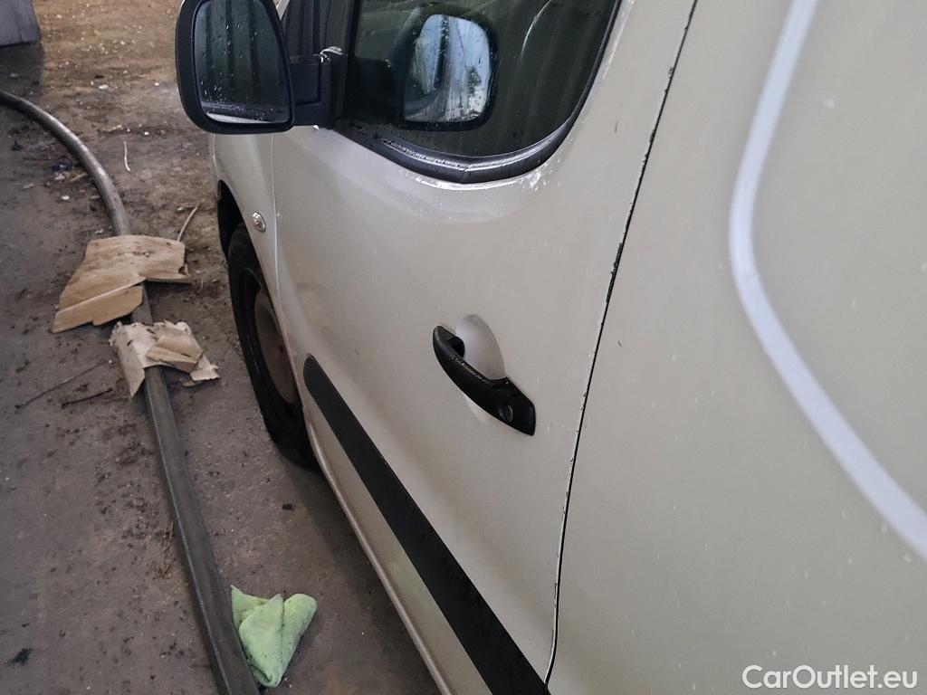  Citroen  Berlingo CITROEN  / 2015 / 3P / furgón derivado de turismo BlueHDi 74KW (100CV) #32