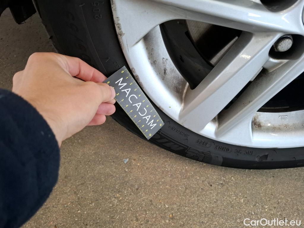 Toyota  Corolla TOYOTA  Touring Sports / 2018 / 5P / Break Hybride 184h Dynamic Business Beyond Zer #39