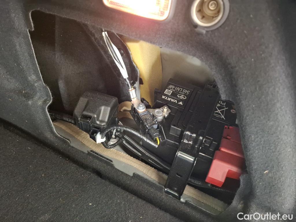 Toyota  Corolla TOYOTA  Touring Sports / 2018 / 5P / Break Hybride 184h Dynamic Business Beyond Zer #74