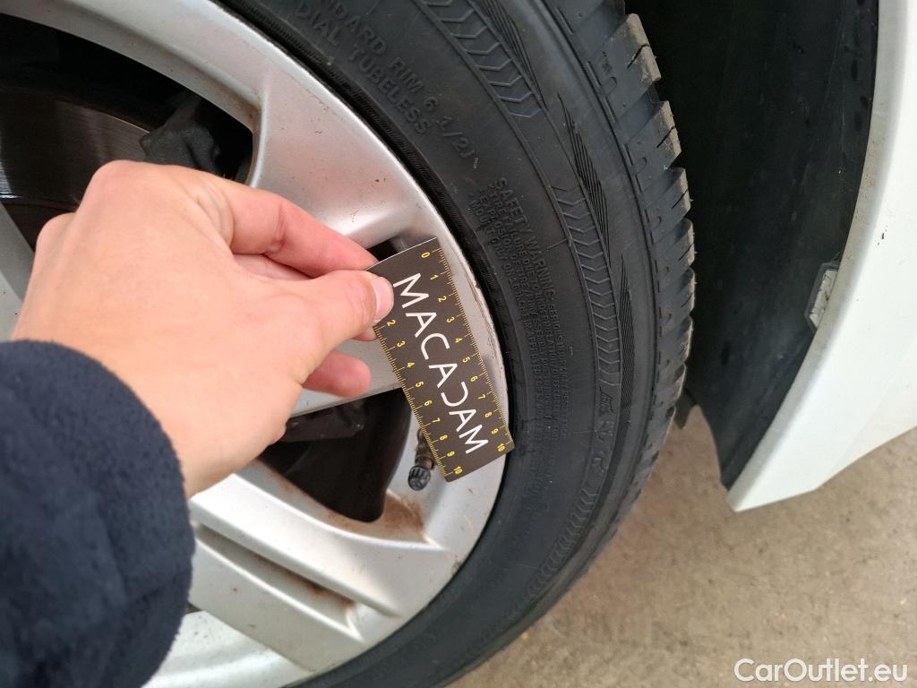 Toyota  Corolla TOYOTA  Touring Sports / 2018 / 5P / Break Hybride 122h Dynamic Business Supp Lomb #24