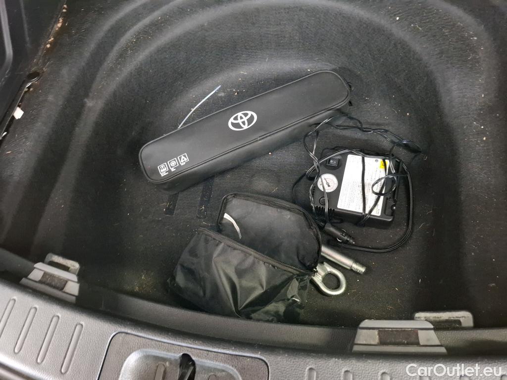 Toyota  Corolla TOYOTA  Touring Sports / 2018 / 5P / Break Hybride 184h Dynamic Business Beyond Zer #73