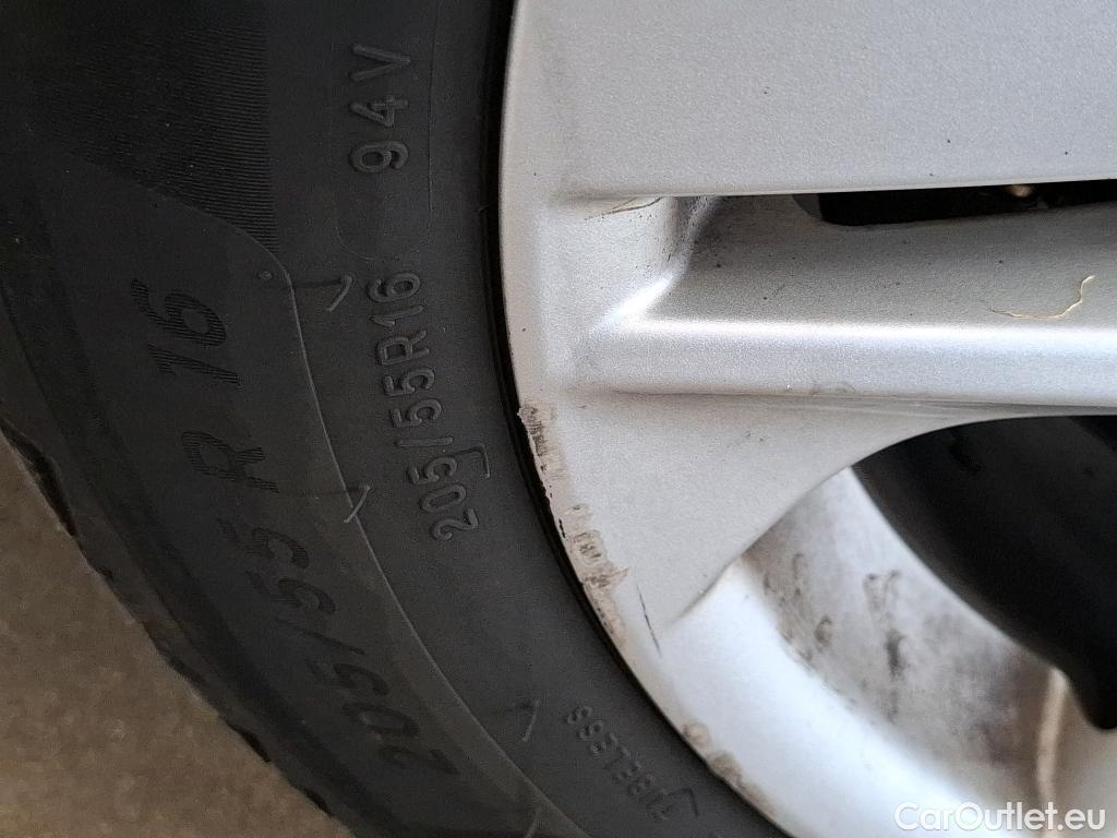 Toyota  Corolla TOYOTA  Touring Sports / 2018 / 5P / Break Hybride 184h Dynamic Business Beyond Zer #31