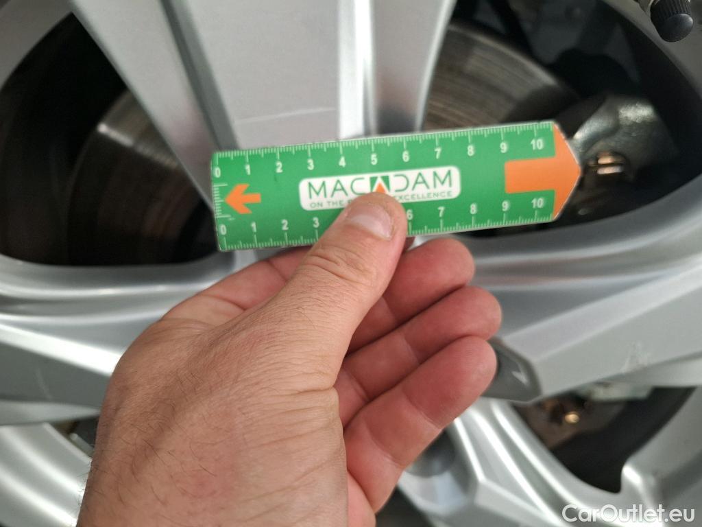 Toyota  RAV4 TOYOTA  Hybride / 2018 / 5P / SUV Hybride 2WD Dynamic Business St Hyb Acad #18