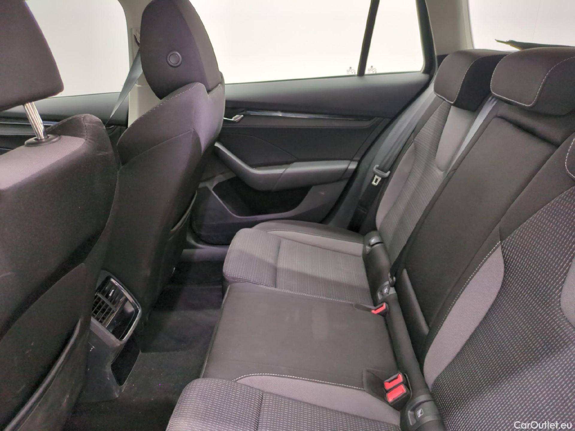 Skoda  Octavia  Break Business 2.0 TDI 115CV BVA7 E6d #11