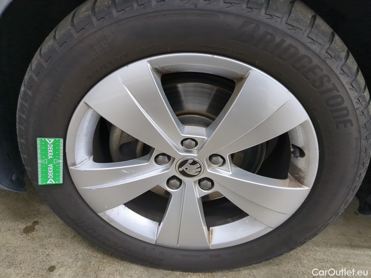  Skoda  Superb  Break Business 2.0 TDI 120CV BVA7 E6dT #4