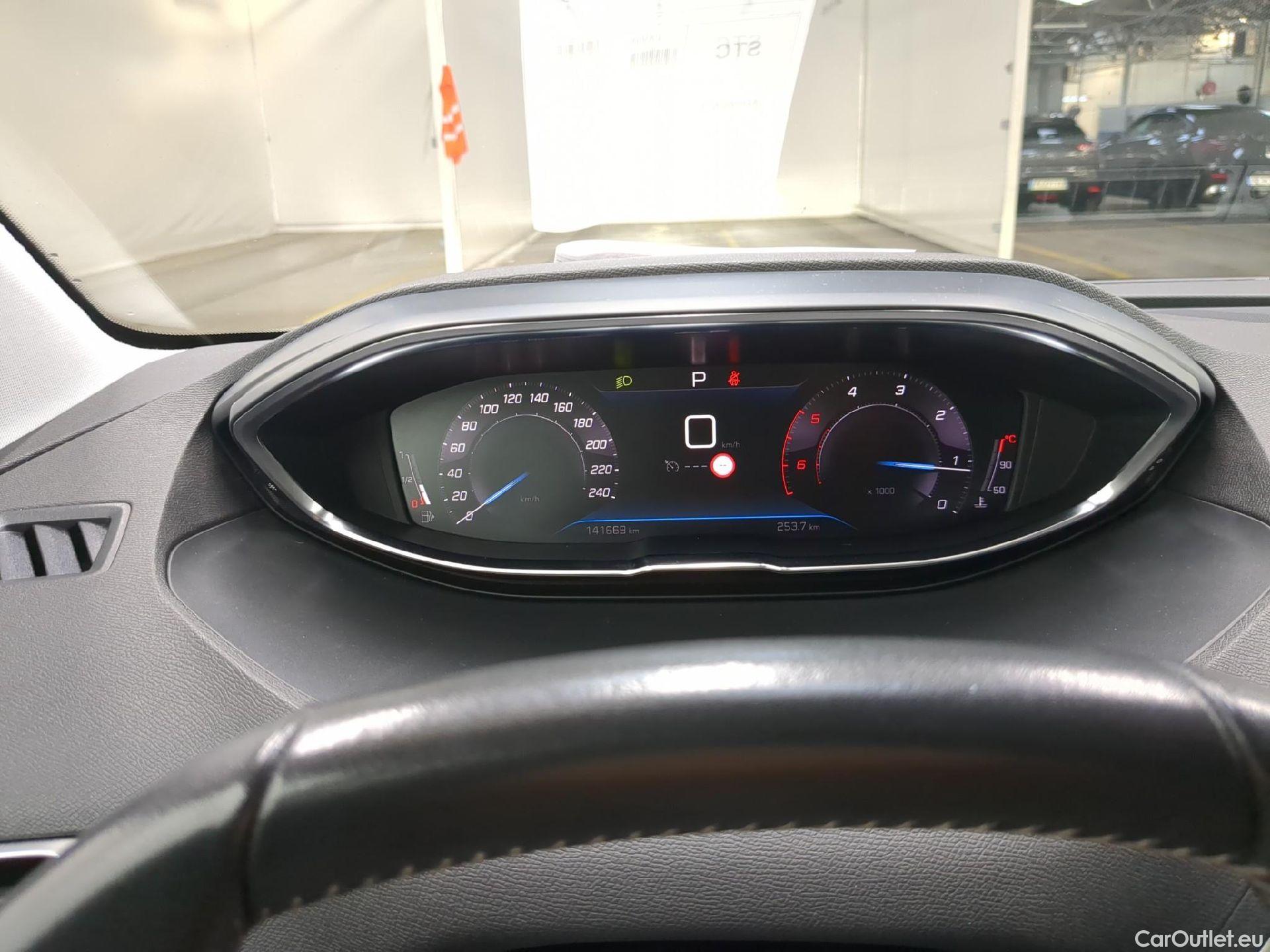 Peugeot  3008  Active Pack 1.5 HDi 130CV BVA8 E6d #6