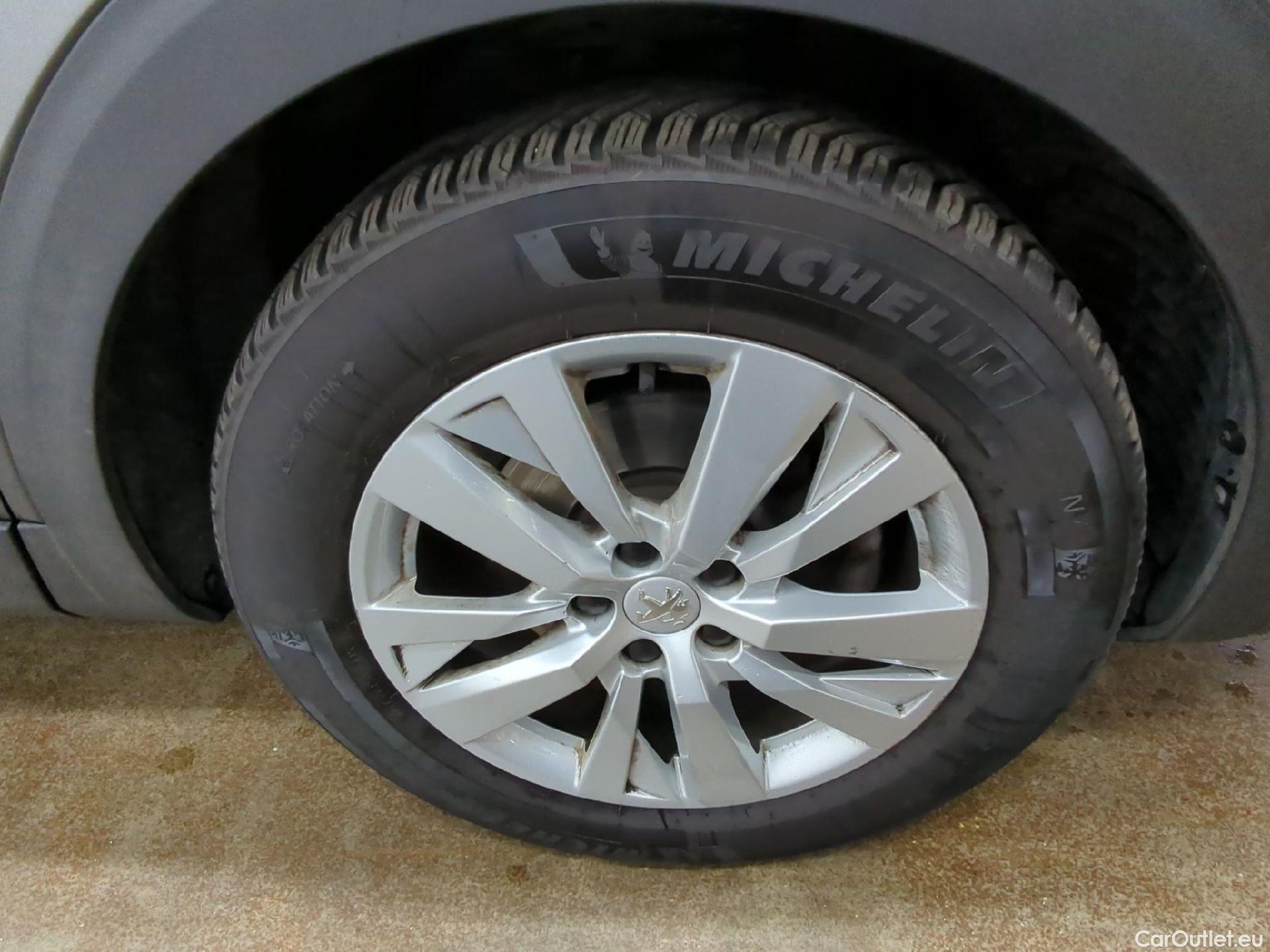 Peugeot  3008  Active Pack 1.5 HDi 130CV BVA8 E6d #3