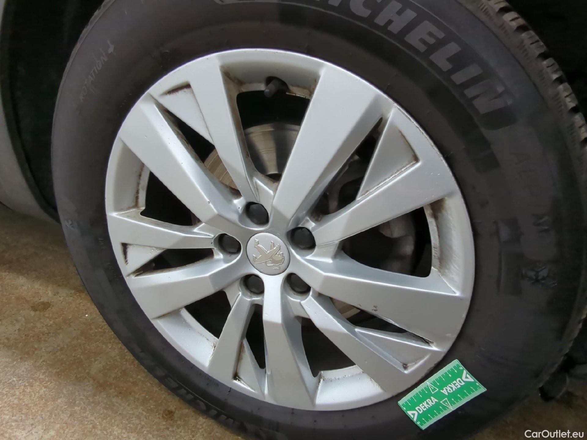 Peugeot  3008  Active Pack 1.5 HDi 130CV BVA8 E6d #7