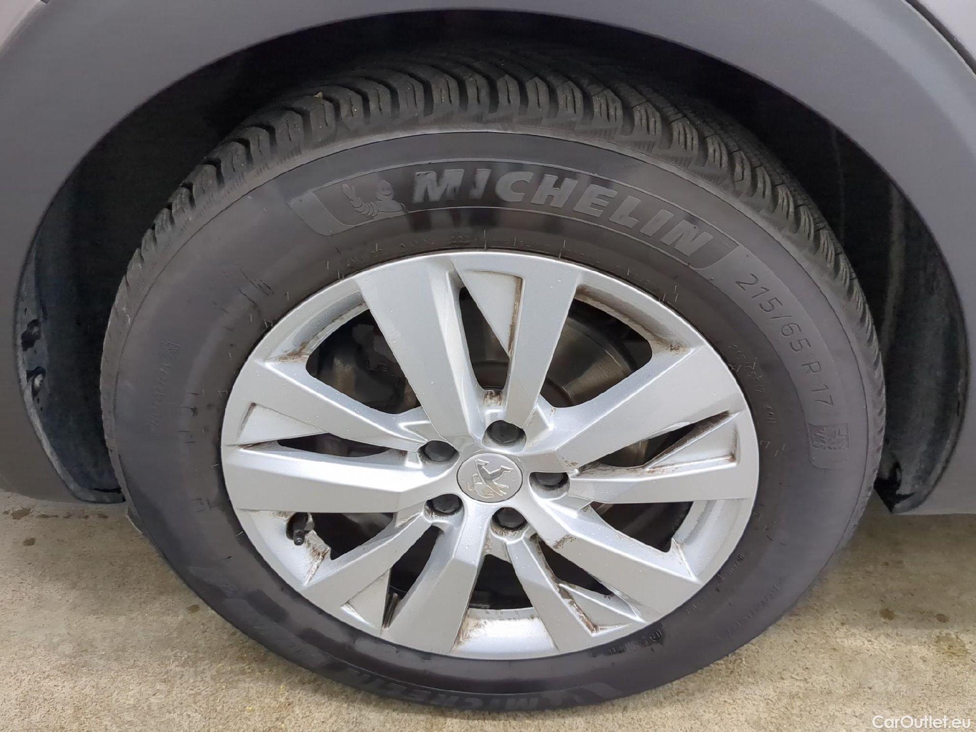 Peugeot  3008  Active Pack 1.5 HDi 130CV BVA8 E6d #4