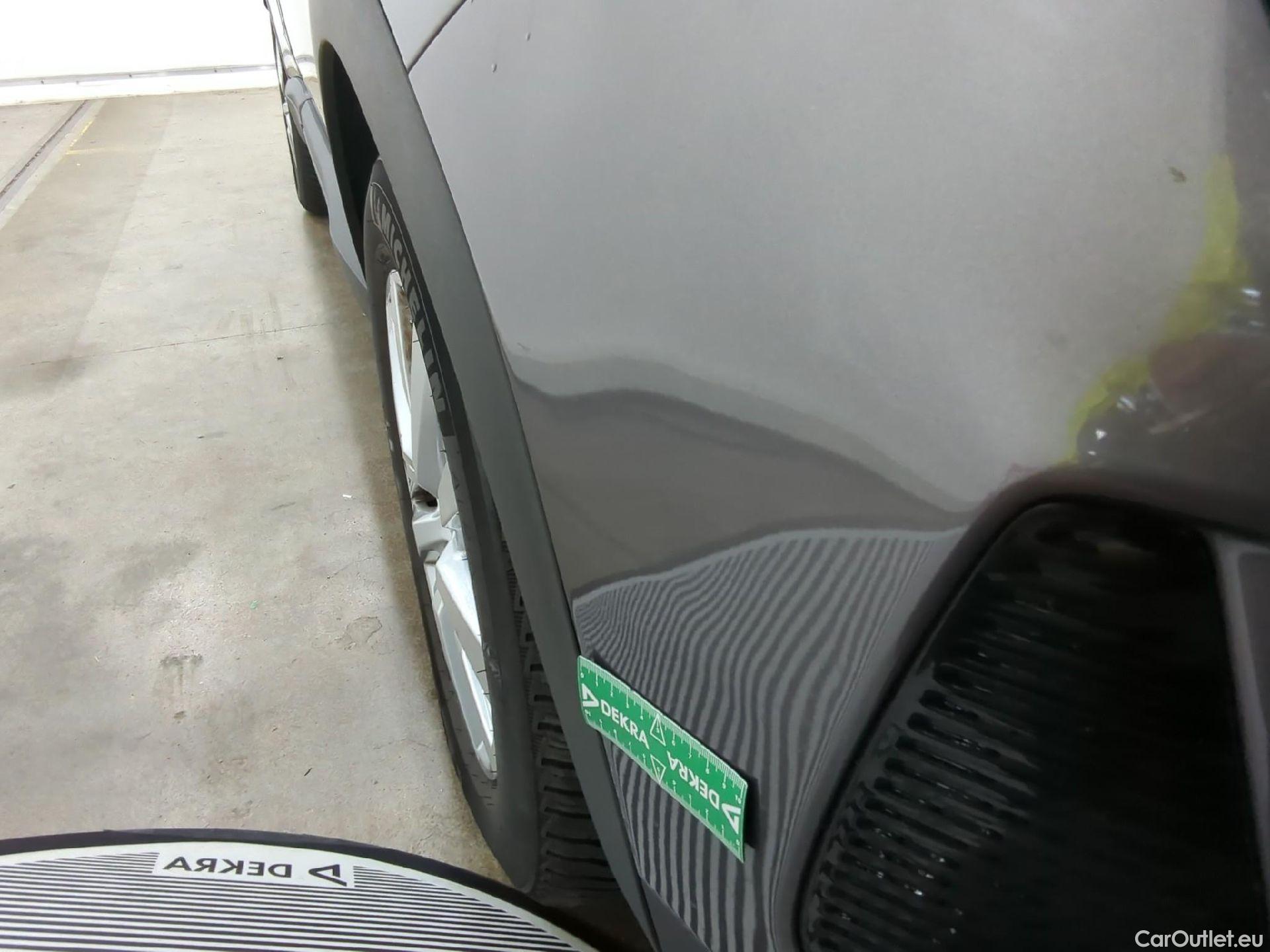 Peugeot  3008  Active Pack 1.5 HDi 130CV BVA8 E6d #19