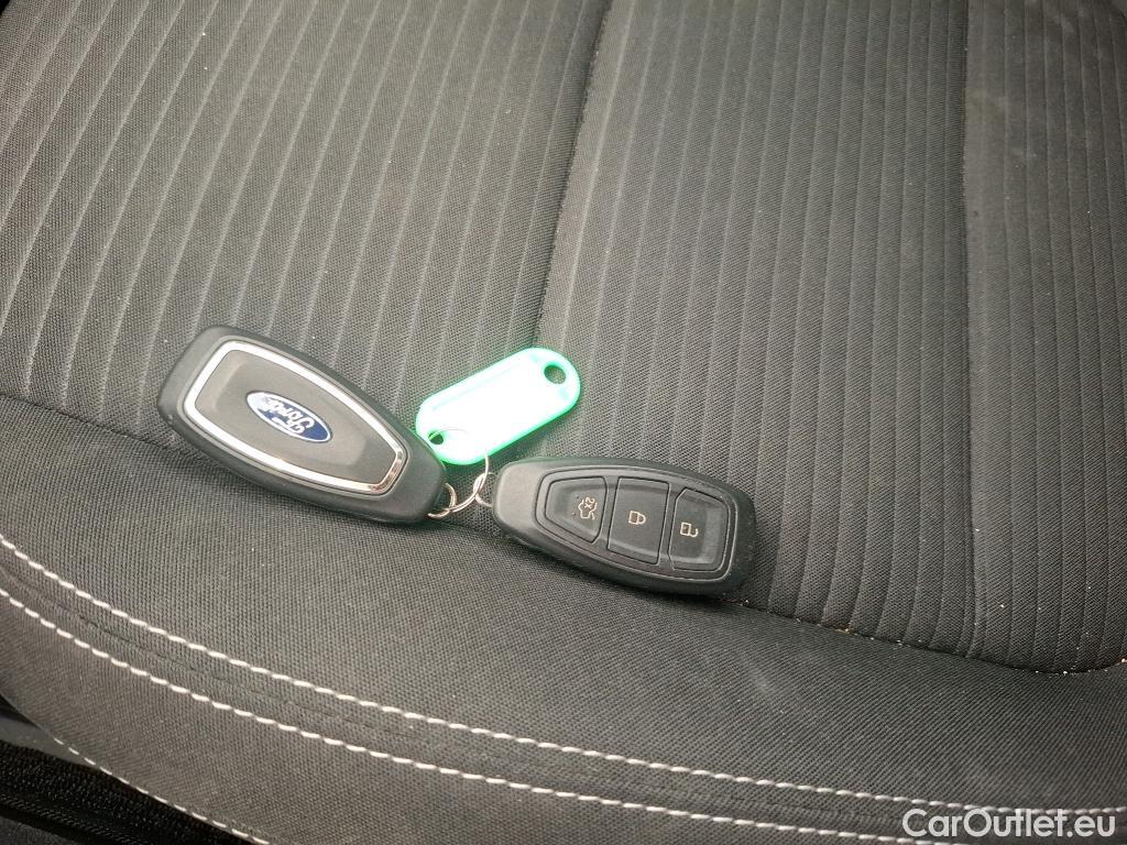 Ford  Kuga FORD  / 2019 / 5P / SUV 2.5 190 hybrid Flexifuel Pshift Titanium #12