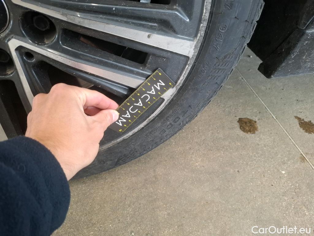 Bmw  Serie 2 BMW Série 2 Gran Coupé / 2019 / 4P / Berline 220D AUTO Business Design #4