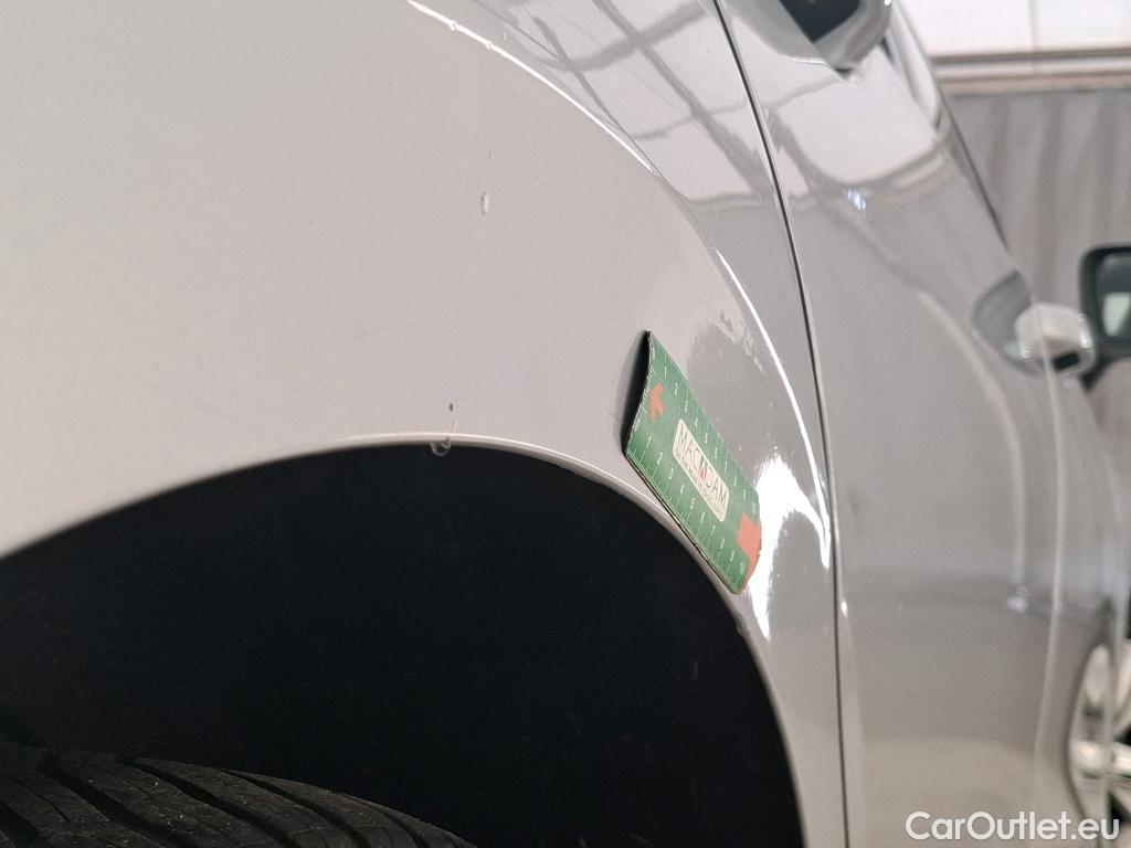 Volkswagen  Golf  VOLKSWAGEN / 2020 / 5P / Berline 2.0 TDI SCR 150 DSG7 Life Busi 1st #8