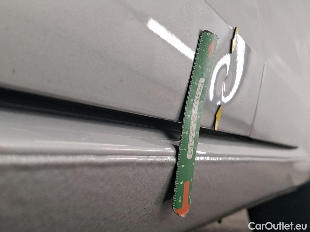 Volkswagen  Golf  VOLKSWAGEN / 2020 / 5P / Berline 2.0 TDI SCR 150 DSG7 Life Busi 1st #25