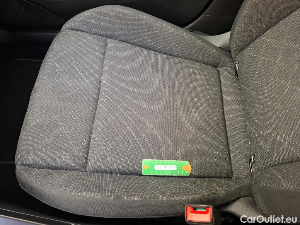 Volkswagen  Golf  VOLKSWAGEN / 2020 / 5P / Berline 2.0 TDI SCR 150 DSG7 Life Busi 1st #26